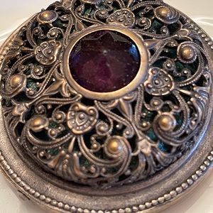 Vintage jewelry piece